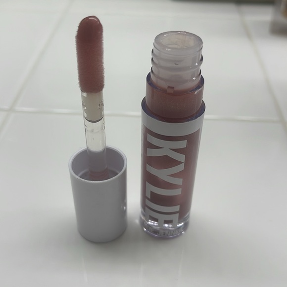 Kylie Jenner Plumping Gloss - Picture 6 of 7